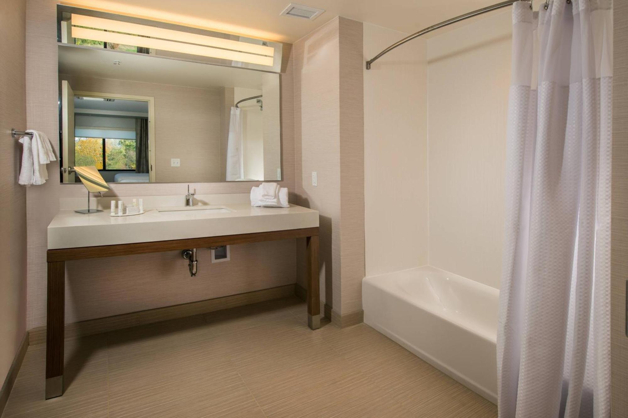 Courtyard By Marriott Shippensburg Hotel Exterior photo